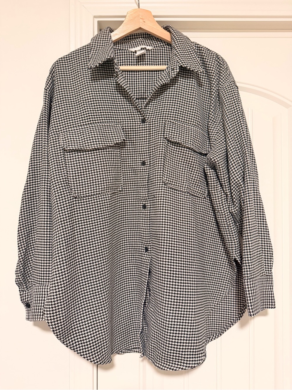 H&M Black and White Houndstooth Button-Down Shirt